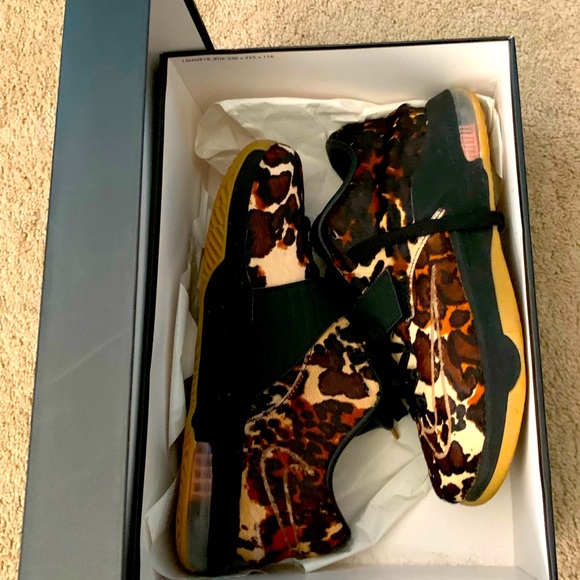 Nike - Picture 2 of 9